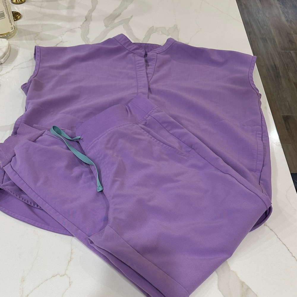 Figs Women's Scrub Set in Lavender